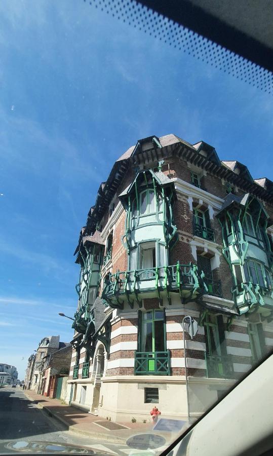 Vue Sur Et Sur L Entree Du Port Apartment Le Treport