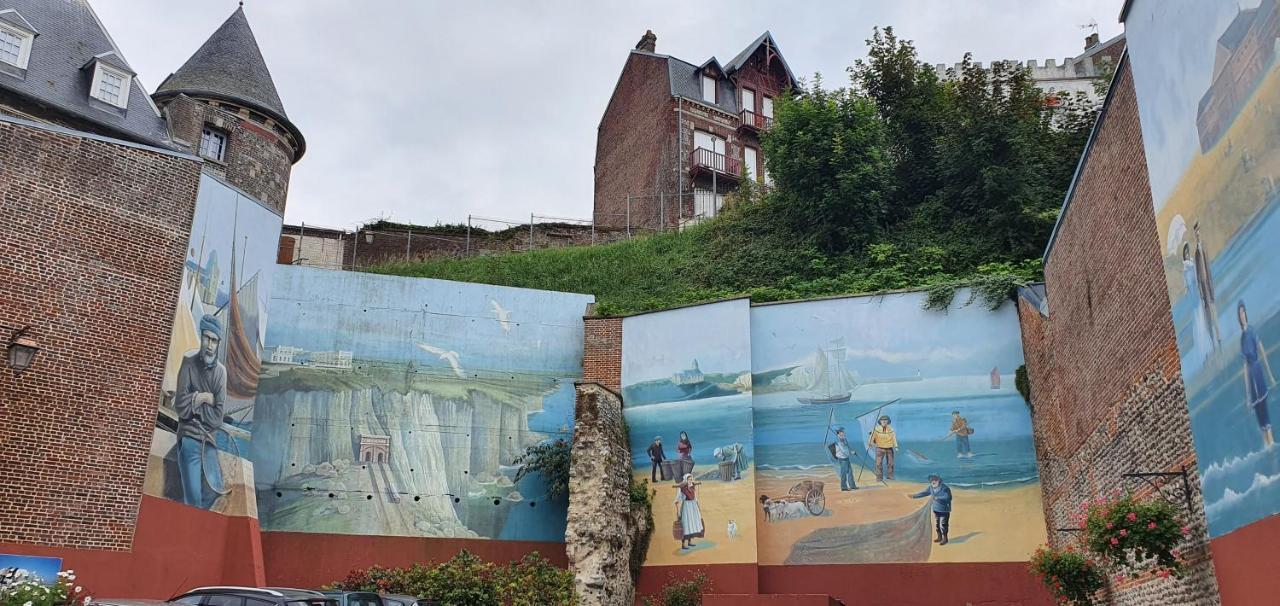 Vue Sur Et Sur L Entree Du Port Le Tréport