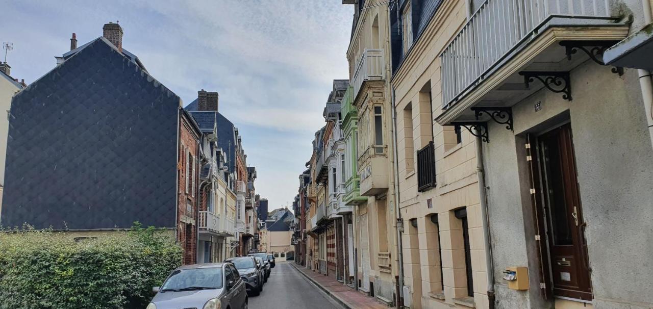 Vue Sur Et Sur L Entree Du Port Apartment