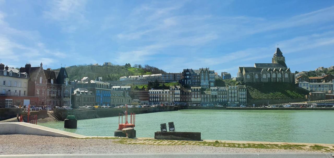 Vue Sur Et Sur L Entree Du Port Apartment