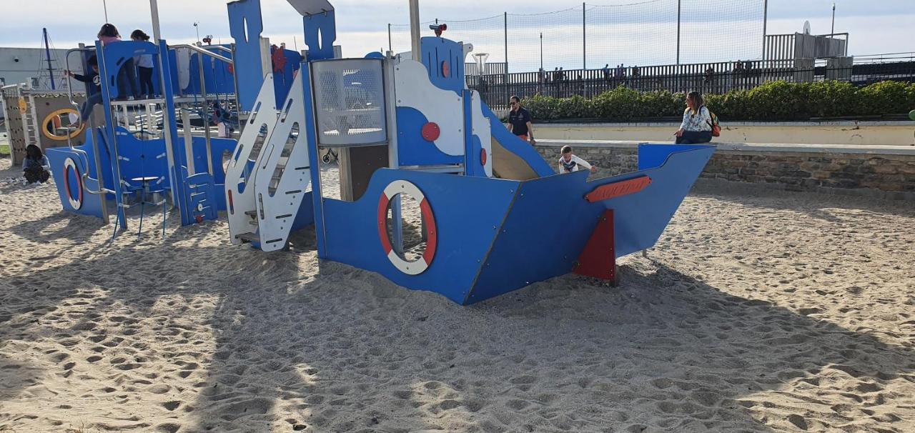 Vue Sur Et Sur L Entrée Du Port Le Tréport